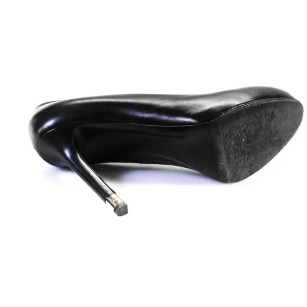 CHANEL title black